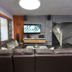 קומת כניסה וסלון מתחם נופש ספרטה מושב עין יעקב